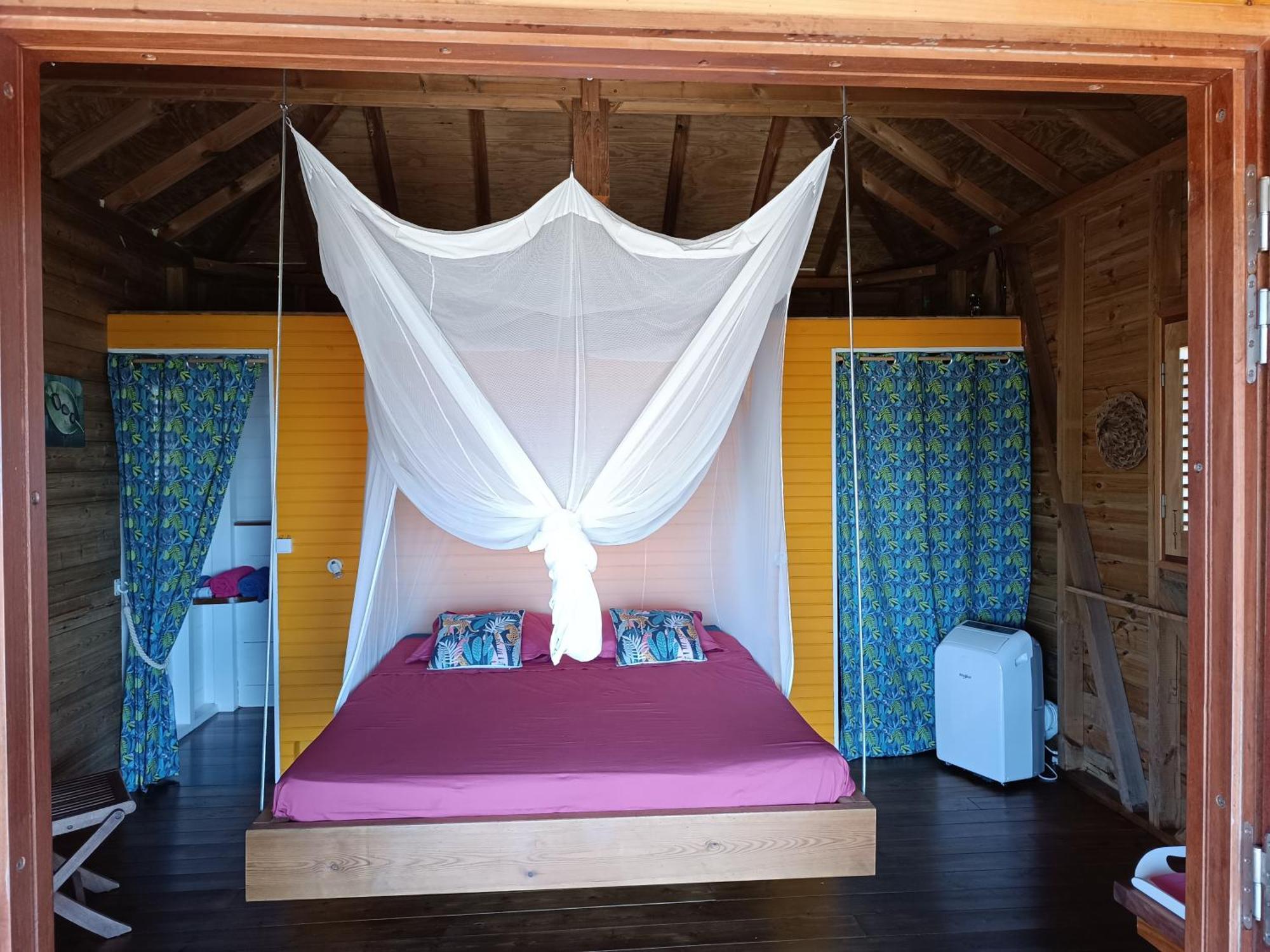 Ti Kaz Anoli Cottage En Bois Avec Vue Sur La Baie Terre-de-Bas Extérieur photo